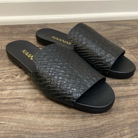 NWOT Anthro Kaanas Leticia Snake embossed Black Leather Slides size 7 - Picture 1 of 5
